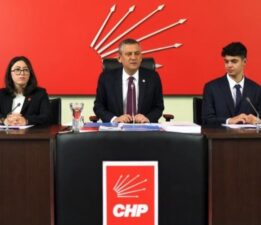 Berkay Gezgin ve Berna Özgül, Özgür Özel’in yanında… CHP’de yeni Parti Meclisi ilk kez toplandı: MYK belirlenecek