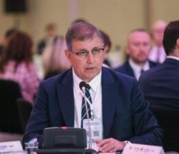 Cemil Tugay: Demokrasi tehdit altında