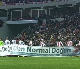 CHP’den, Bakan Memişoğlu’na ‘pankart’ tepkisi: ‘Kadının doğumu da bedeni de kimsenin slogan malzemesi değildir!’