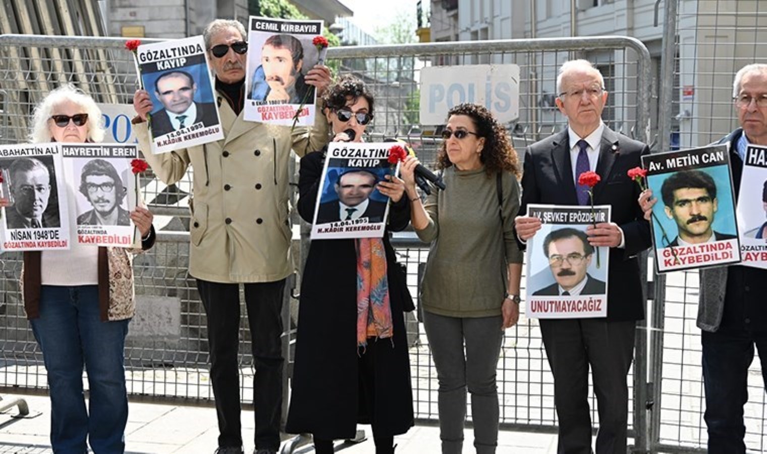 Erdoğan ve Bakan Yerlikaya’ya ‘barikatlar kaldırılsın’ çağrısı… Cumartesi Anneleri 1048. haftada Kadir Keremoğlu için adalet istedi