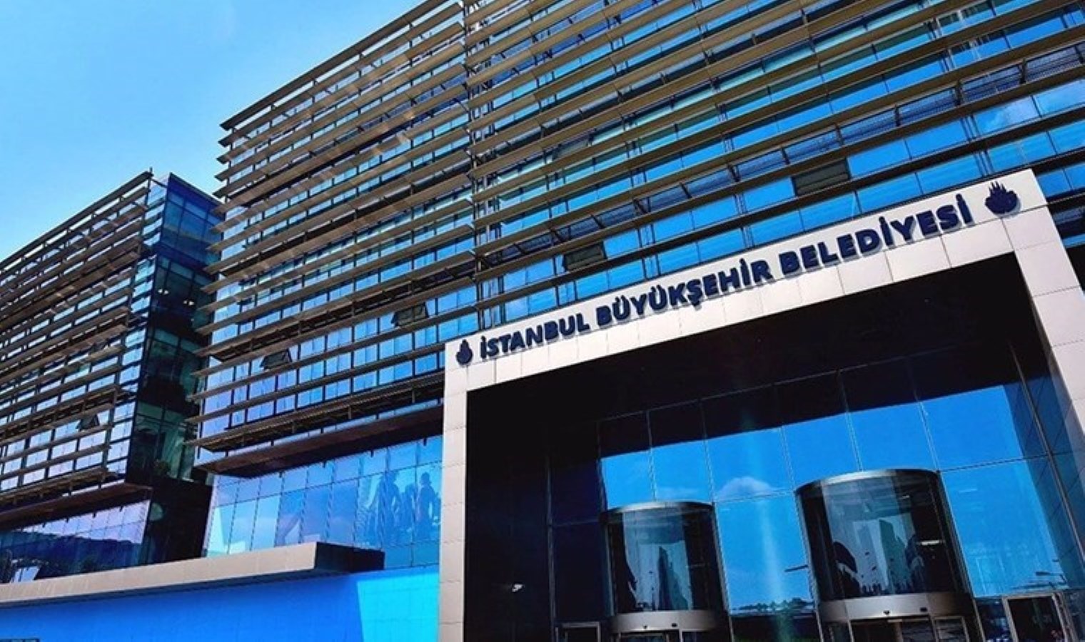 İBB’den ‘parkenin altına gömülü 2 milyon dolar’ iddiasına yalanlama: ‘İstanbul Emniyet Müdürlüğünü tutanakları paylaşmaya davet ediyoruz’