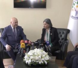 İktidar her fırsatta muhalefeti terörle ilişkilendiriyor ama… AKP’den teröristbaşına: ‘Büyük sorumluluk aldı’