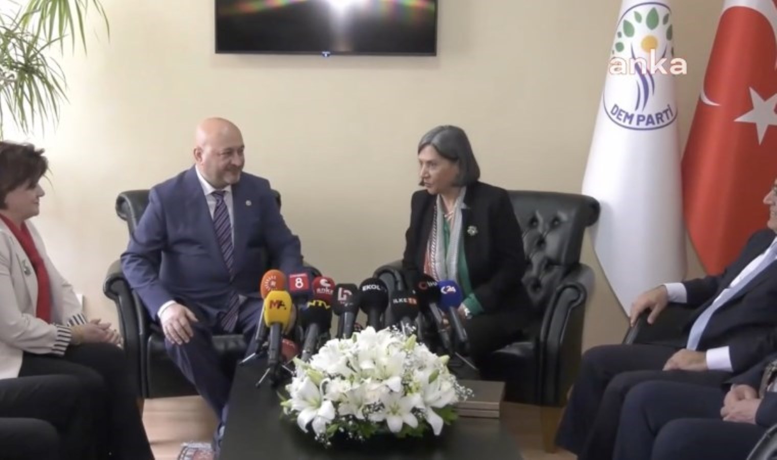 İktidar her fırsatta muhalefeti terörle ilişkilendiriyor ama… AKP’den teröristbaşına: ‘Büyük sorumluluk aldı’