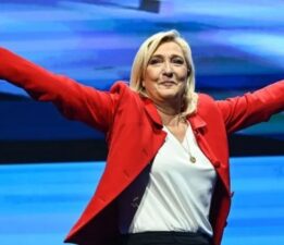 Le Pen, yolsuzluktan suçlu bulundu: Seçimlerde aday olabilecek mi?
