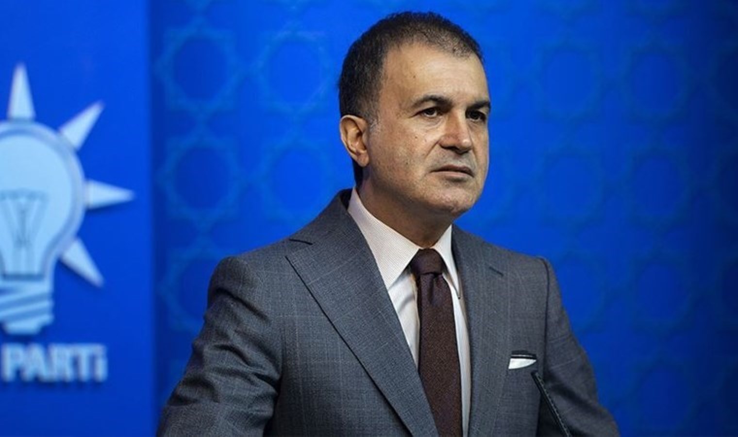 Miting biter bitmez hedef aldı! AKP’li Ömer Çelik’ten, Özgür Özel’e sert sözler: ‘Cümlelerini ciddiye alan tek bir kişi bile yok’