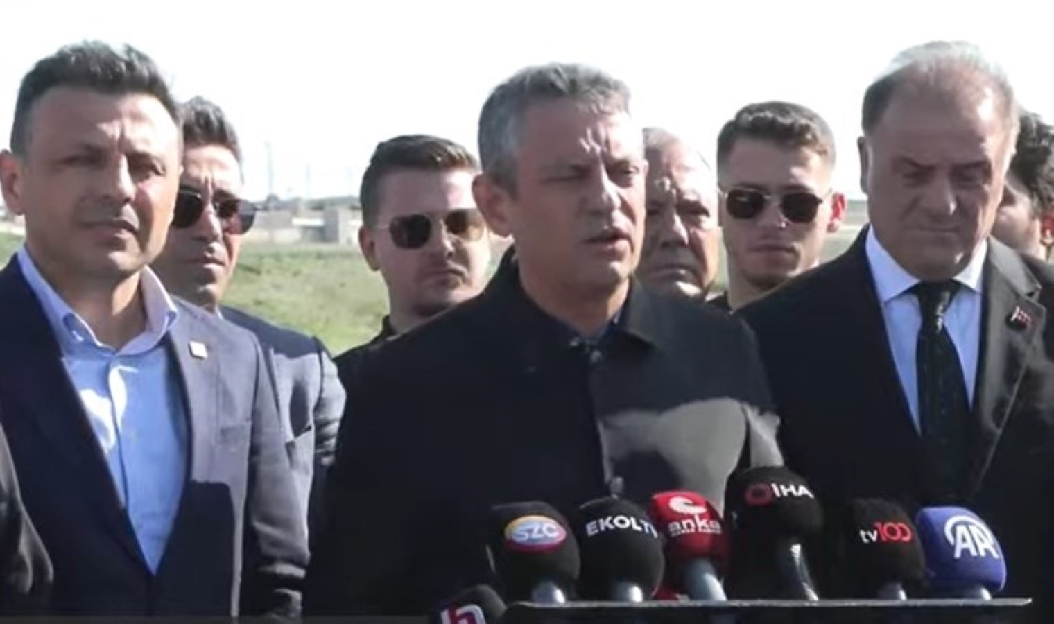 Özgür Özel, İmamoğlu’yla görüşmesi sonrası konuşuyor: Erdoğan ve yakınlarına ‘rahat olun’ dedi