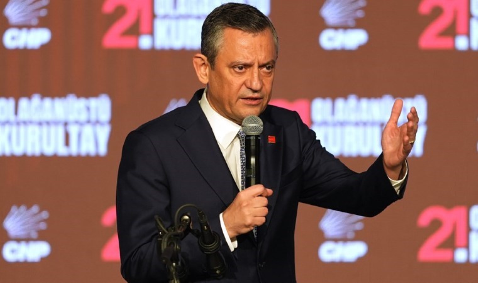 Özgür Özel’in kürsüde anlattığı olay gündem oldu: ‘Bunu deşifre etmeye devam edeceğiz!’