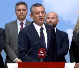 Son Dakika… Özgür Özel, Sosyalist Enternasyonal Onursal Başkanı George Papandreou ile açıklama yapıyor