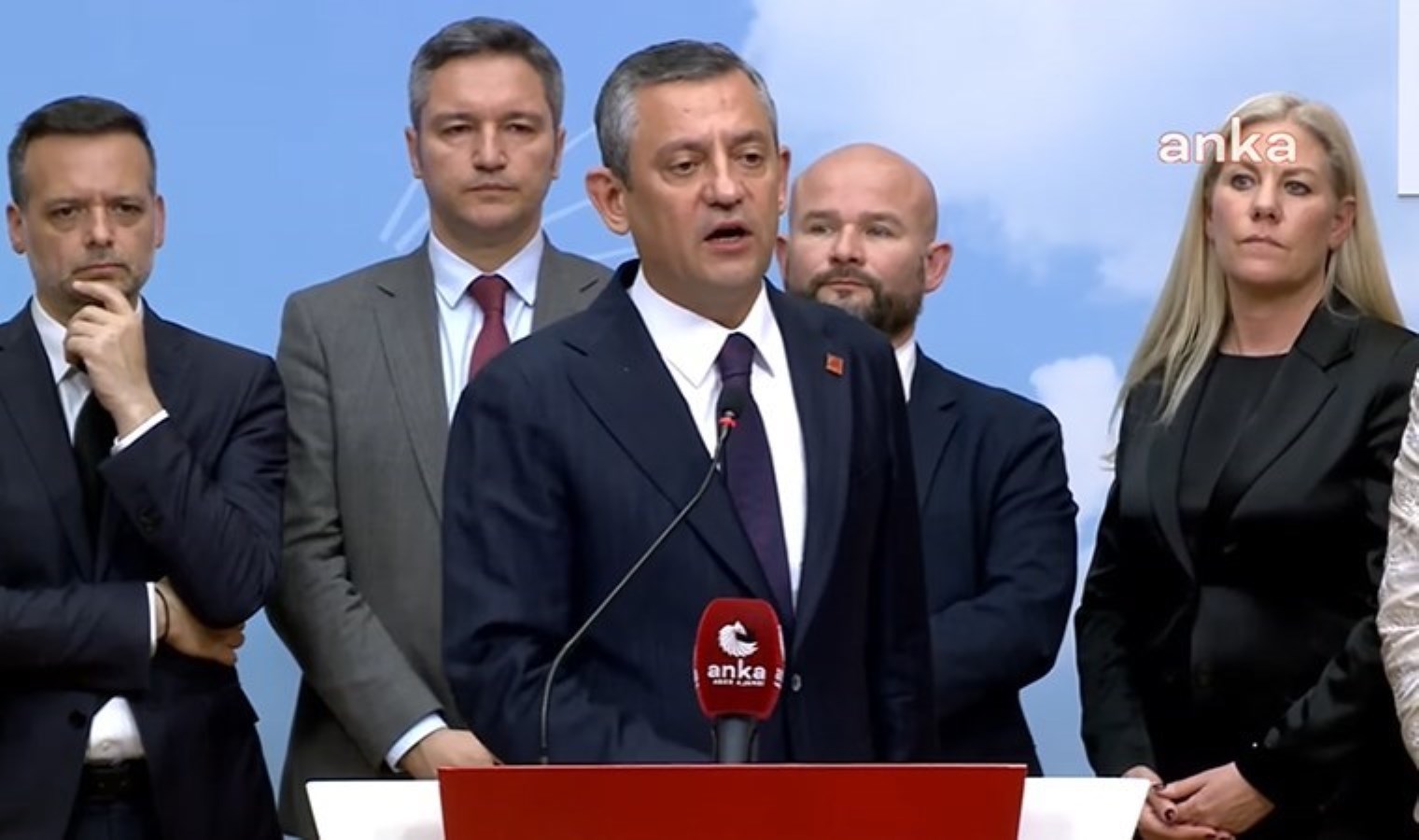 Son Dakika… Özgür Özel, Sosyalist Enternasyonal Onursal Başkanı George Papandreou ile açıklama yapıyor