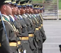 CHP’li Aşkın Genç’ten AKP’nin kanun teklifine tepki: ”Şanlı Türk ordusuna yapılabilecek en büyük hakaretlerden bir tanesidir bu”