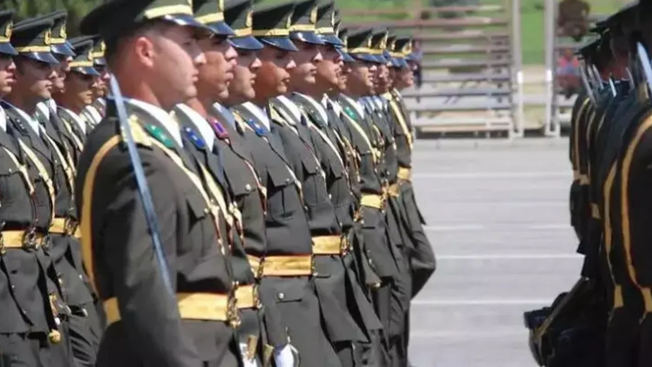 CHP’li Aşkın Genç’ten AKP’nin kanun teklifine tepki: ”Şanlı Türk ordusuna yapılabilecek en büyük hakaretlerden bir tanesidir bu”