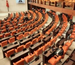 Emekli maaşlarındaki yetersizliğin araştırılması önerileri, AKP ve MHP oylarıyla reddedildi