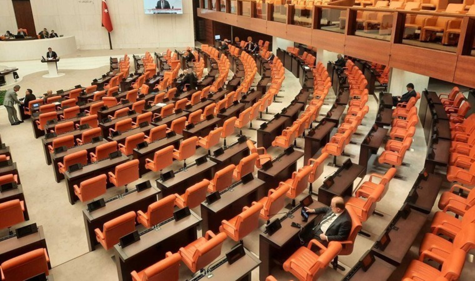 Emekli maaşlarındaki yetersizliğin araştırılması önerileri, AKP ve MHP oylarıyla reddedildi