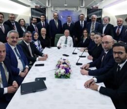 Erdoğan’dan, Özgür Özel’e ‘jammer’ ve ‘bant’ yanıtı: ‘Çalışma ofisimde, odamda hangi aletlerin olduğunun hesabını ona verecek değilim’