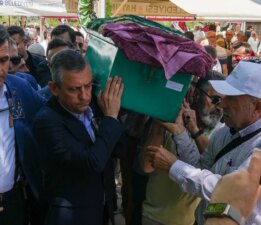 Özgür Özel Manisa’da cenaze törenine katıldı
