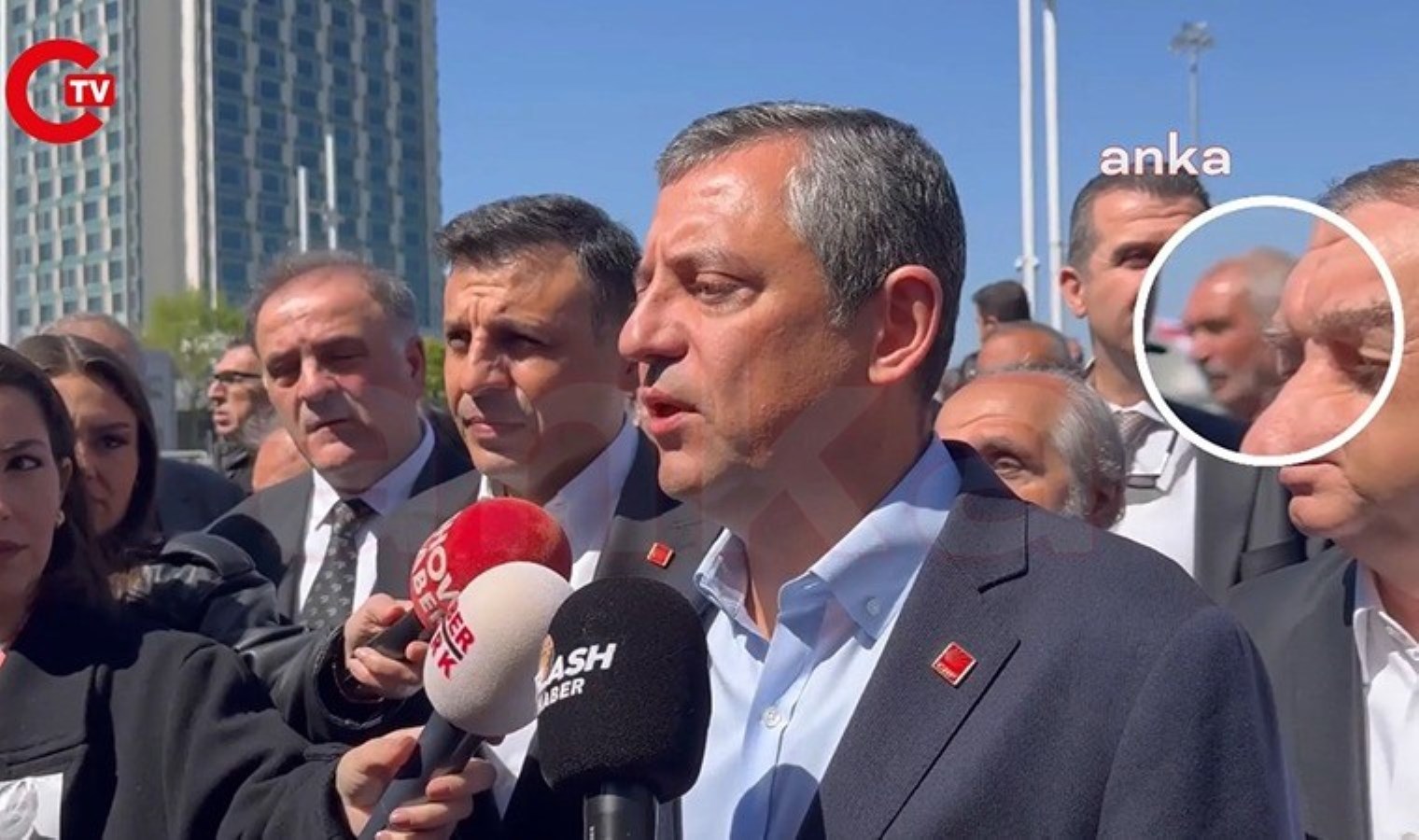 ‘Spontane elim kalktı’ demişti… Tengioğlu’nun Özgür Özel’i adım adım takip ettiği ortaya çıktı