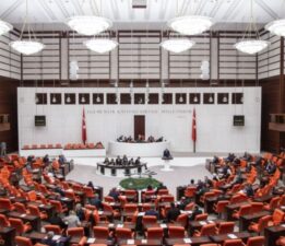 TBMM Genel Kurulu’nda ‘İmamoğlu’ tepkileri: ‘Panik halindeler, her düğmeye basıyorlar’