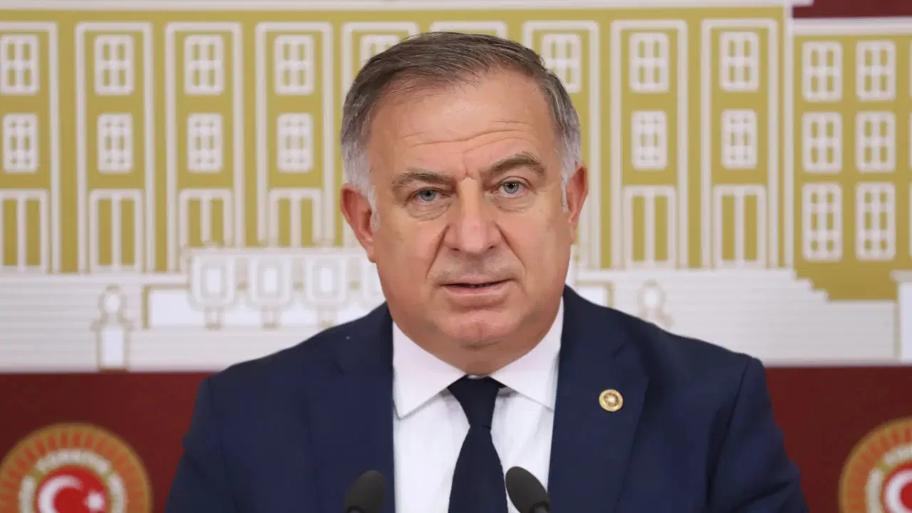 CHP’li Zeybek’ten İzmir grevi için kritik açıklama