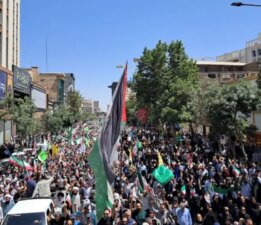 Irak’ta Sadr taraftarlarından İran’a destek gösterisi