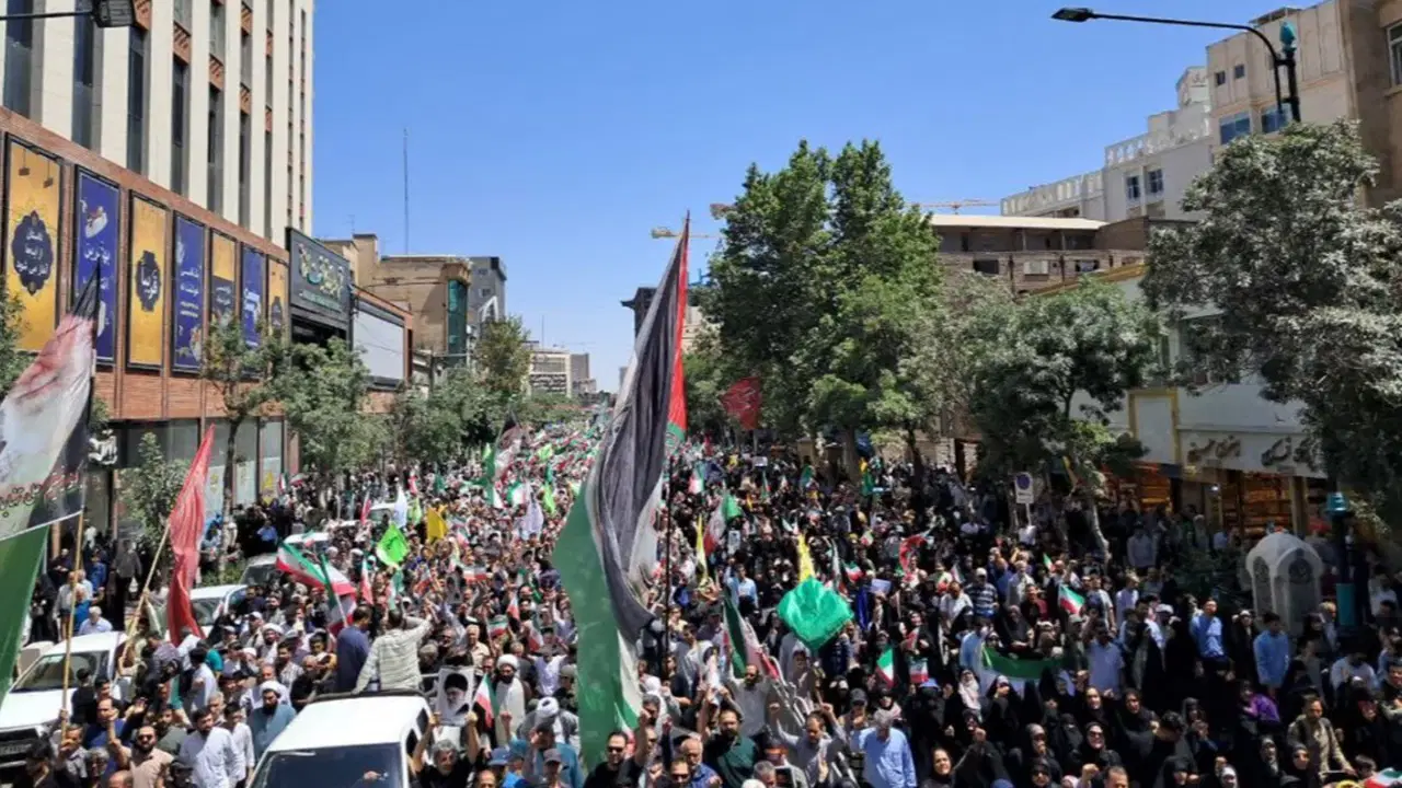 Irak’ta Sadr taraftarlarından İran’a destek gösterisi