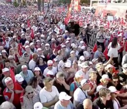 Özgür Özel, ‘Millet İradesine Sahip Çıkıyor’ mitingi için Tekirdağ’da