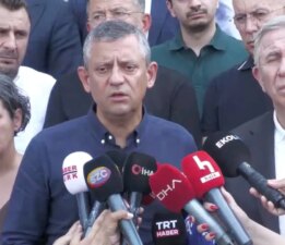 Özgür Özel ve Mansur Yavaş Ferdi Zeyrek’in bulunduğu hastaneyi ziyaret etti