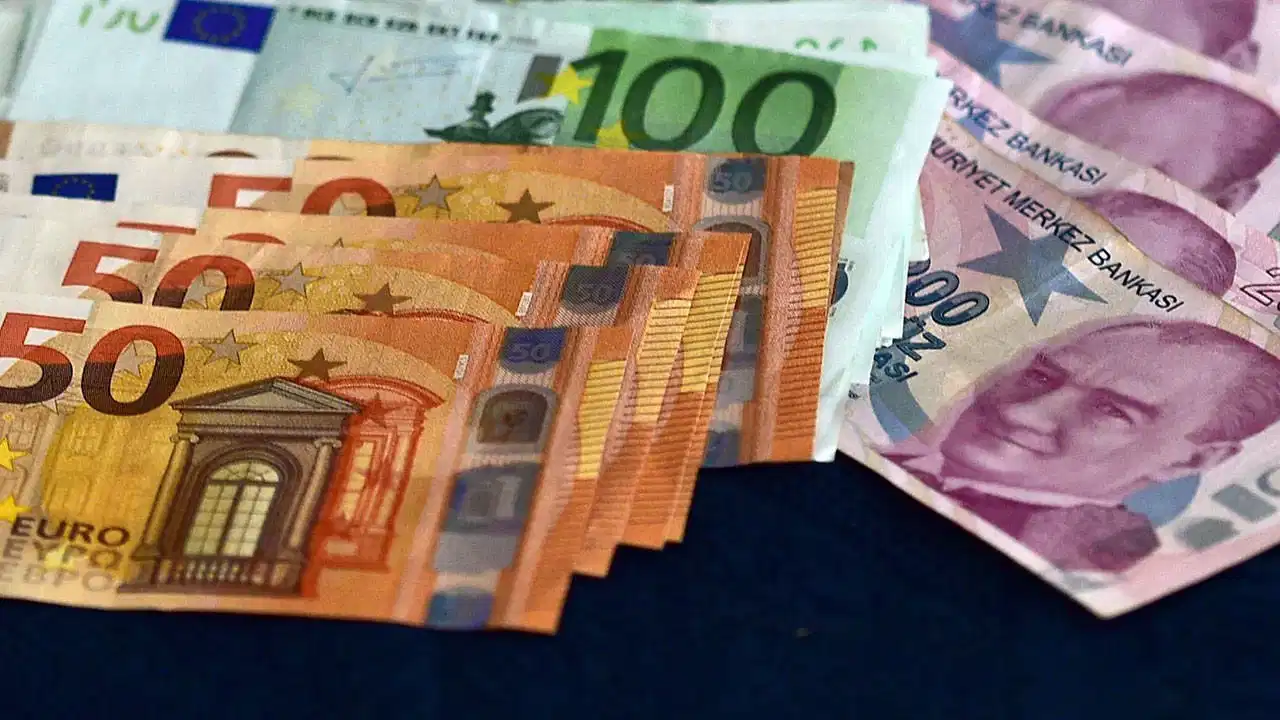 Ünlü banka tarih verdi: Euro 56 TL’yi aşacak!